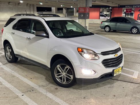 Used 2016 Chevrolet Equinox LTZ w/ Enhanced Convenience Package image 4