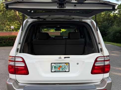 Used 2005 Toyota Land Cruiser AWD/4WD image 2