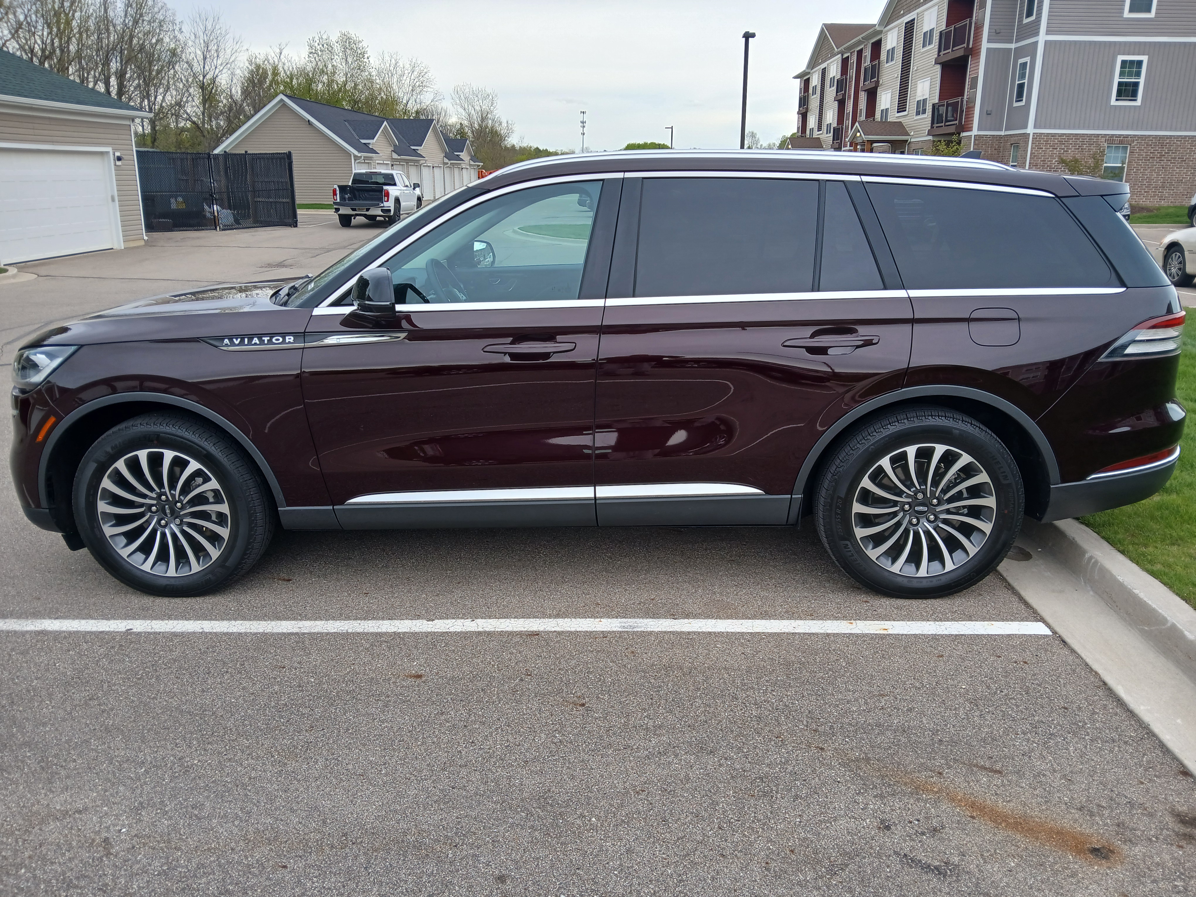 Used 2024 Lincoln Aviator Reserve w/ Elements Package Plus AWD/4WD image 2