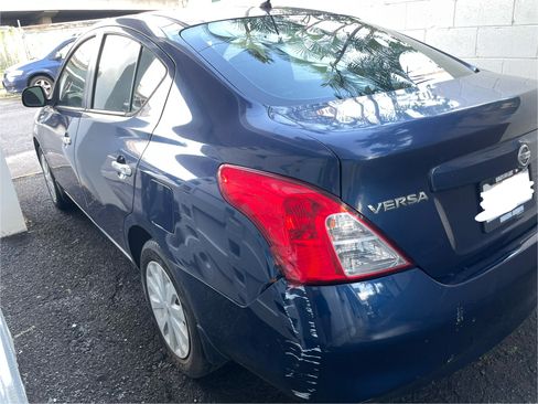 Used 2012 Nissan Versa SV w/ Convenience Pkg image 2