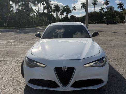 Used 2018 Alfa Romeo Giulia image 1