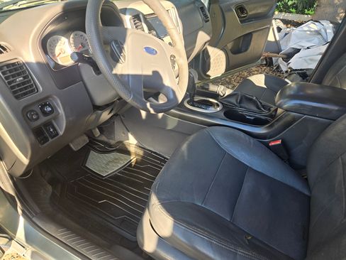 Used 2005 Ford Escape 2WD Hybrid image 18