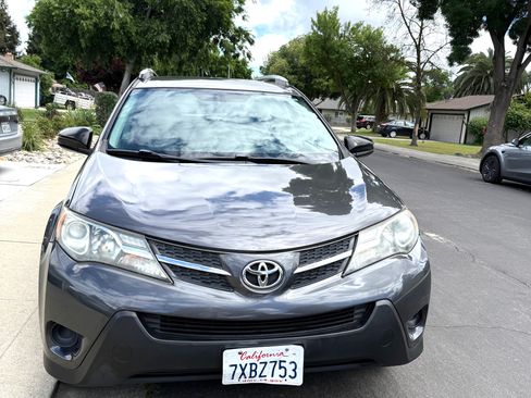 Used 2013 Toyota RAV4 LE AWD/4WD image 2
