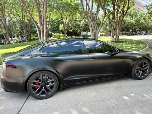 Used 2023 Tesla Model S Plaid image 1