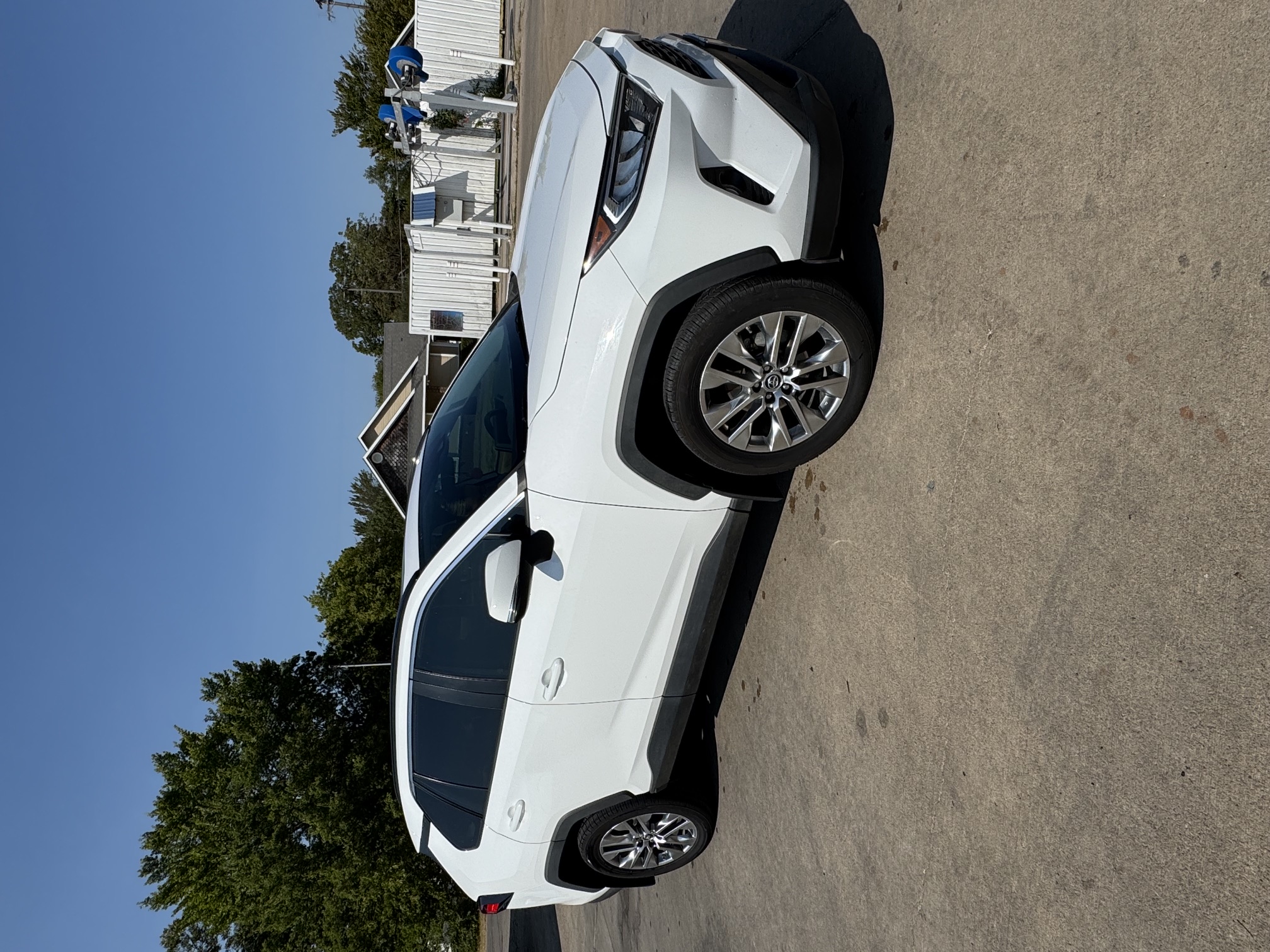 Used 2019 Toyota RAV4 XLE Premium FWD image 1