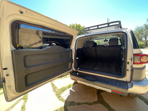 Used 2013 Toyota FJ Cruiser Sport Utility 2D w/ Upgrade Pkg image 28