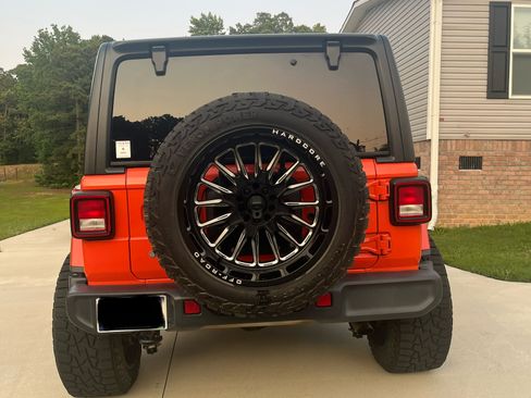 Used 2020 Jeep Wrangler Unlimited Sahara image 8