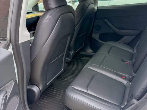 Used 2023 Tesla Model Y Long Range image 14
