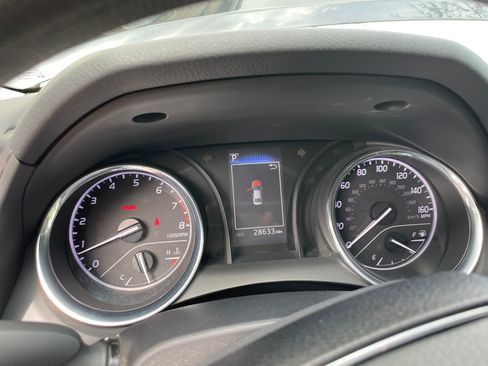 Used 2020 Toyota Camry LE image 2