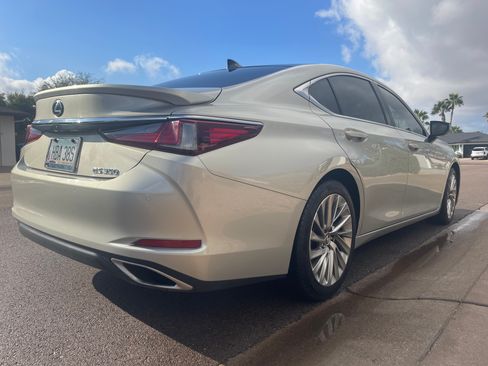 Used 2019 Lexus ES 350 Ultra Luxury image 2