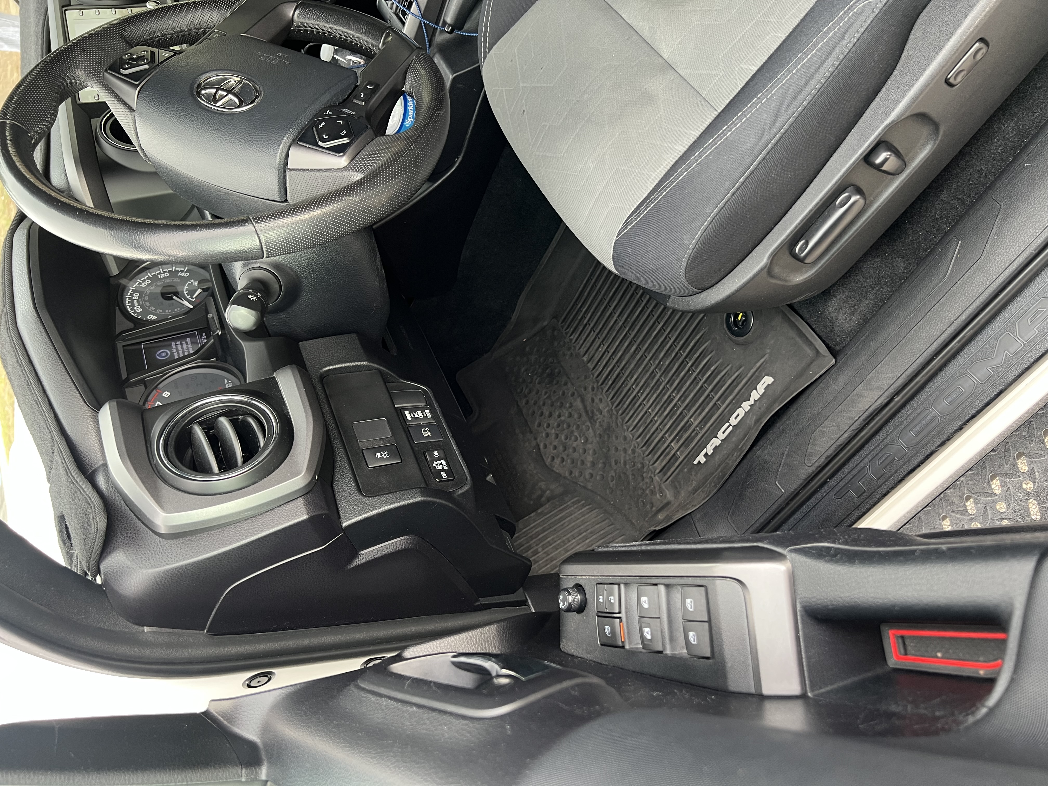 Used 2020 Toyota Tacoma TRD Sport w/ Technology Package RWD image 8