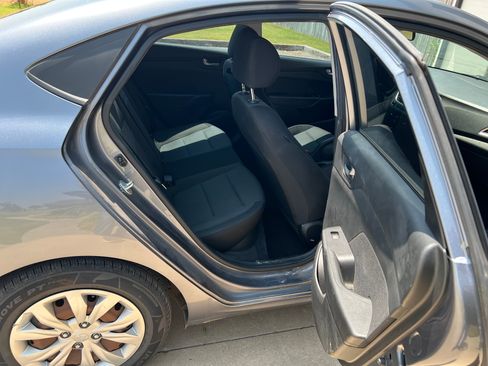 Used 2018 Hyundai Accent SE FWD image 11