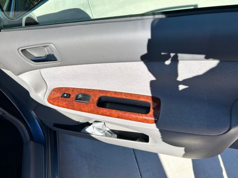 Used 2004 Toyota Camry XLE image 9