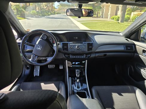 Used 2017 Honda Accord Sport image 13