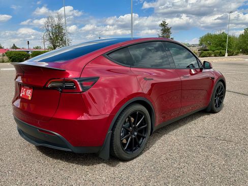 Used 2024 Tesla Model Y Long Range AWD/4WD image 8