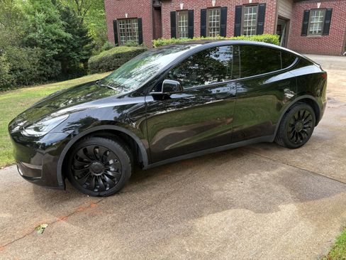 Used 2021 Tesla Model Y Long Range image 2