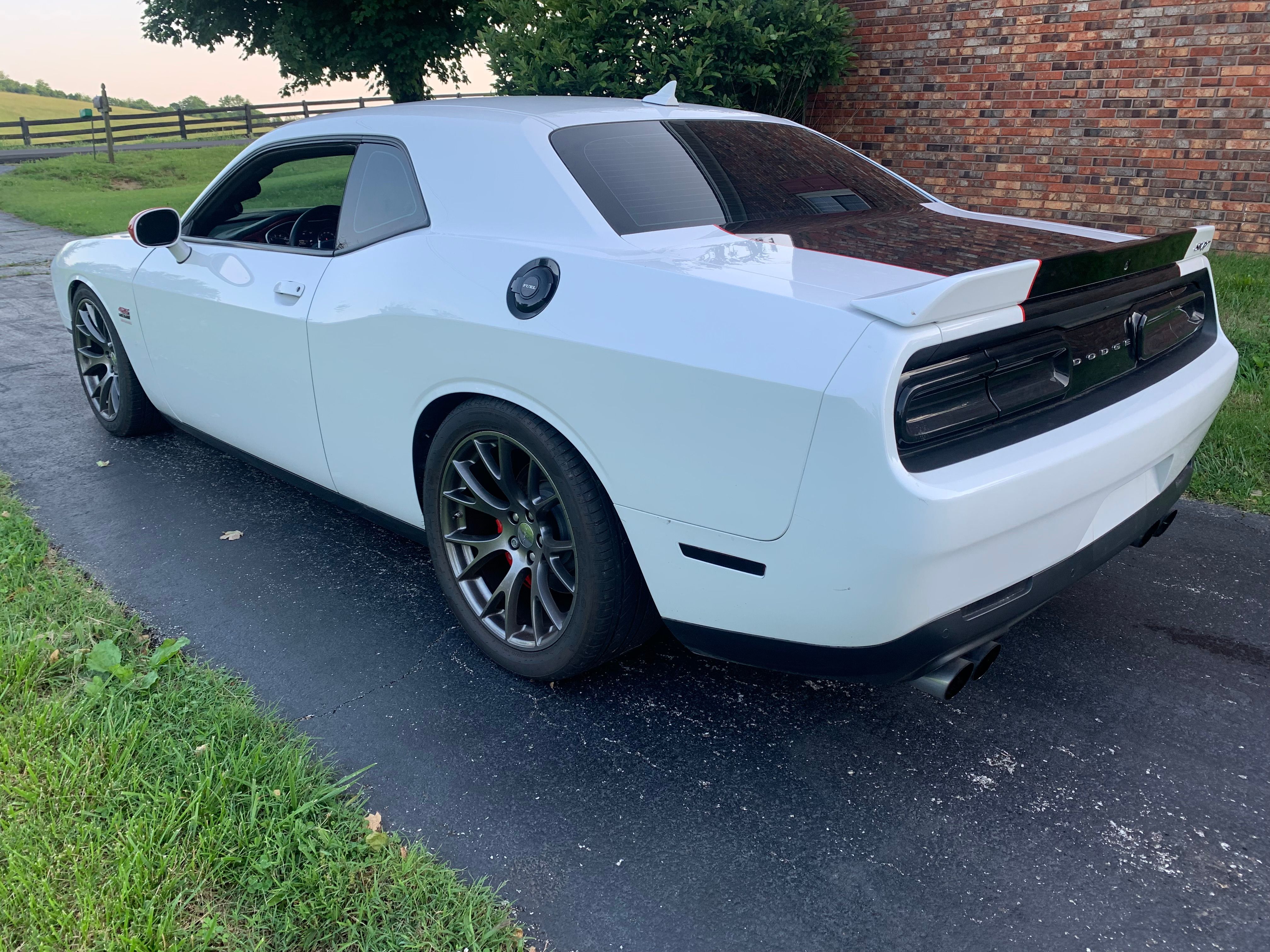 Used 2016 Dodge Challenger SRT w/ Technology Group RWD image 6