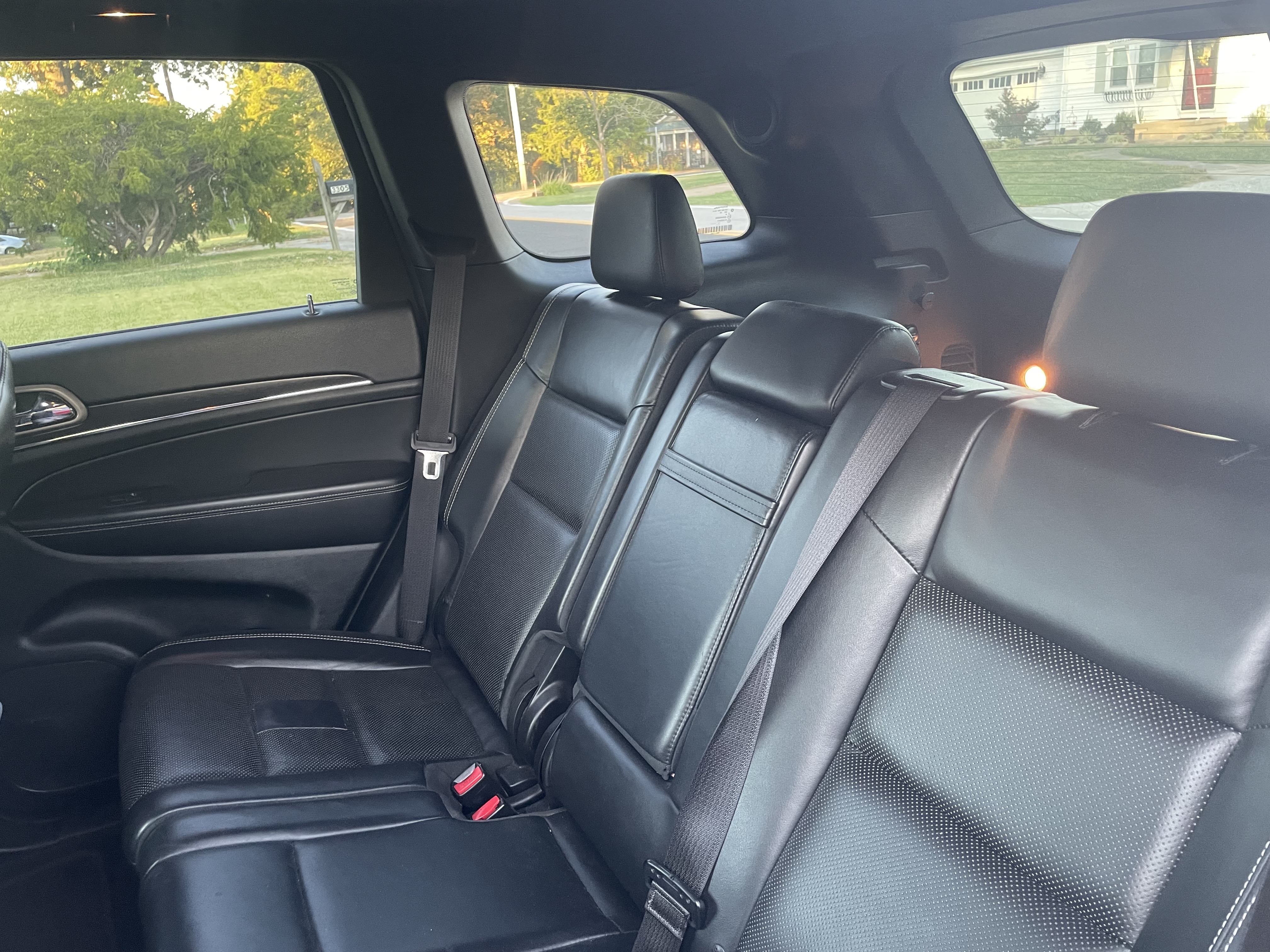 Used 2015 Jeep Grand Cherokee Limited w/ Luxury Group II AWD/4WD image 17