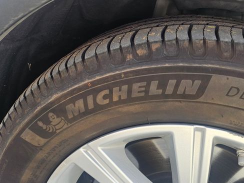 Used 2018 Jaguar E-PACE S image 15