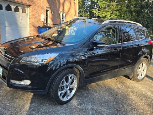 Used 2013 Ford Escape Titanium w/ Parking Technology Pkg image 11