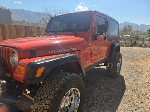 Used 2005 Jeep Wrangler Unlimited Rubicon image 2