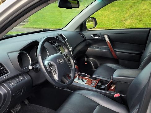 Used 2013 Toyota Highlander Limited image 8