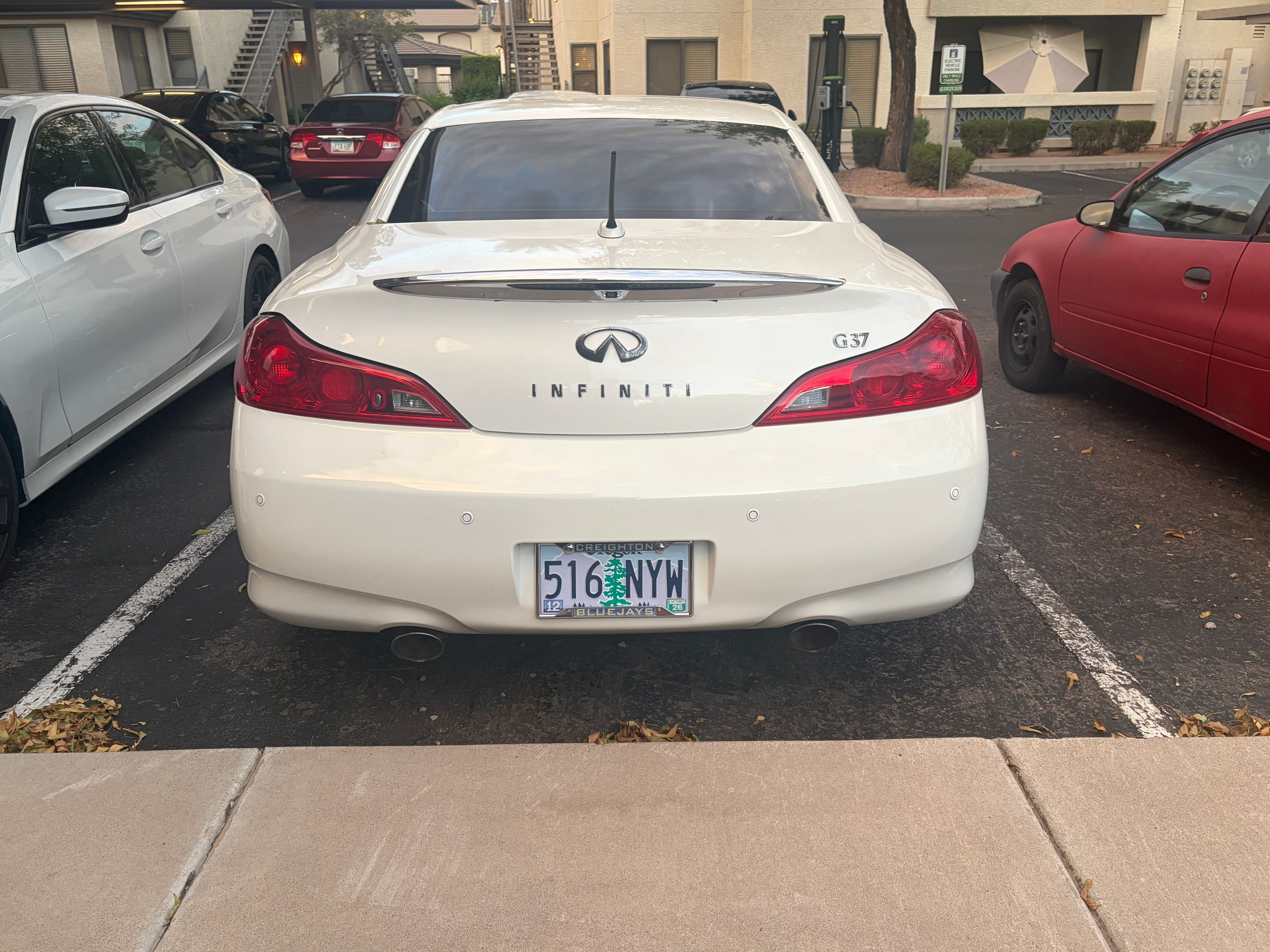 Used 2010 INFINITI G37 Convertible w/ Premium Pkg RWD image 6