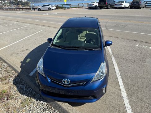 Used 2013 Toyota Prius V Five image 2