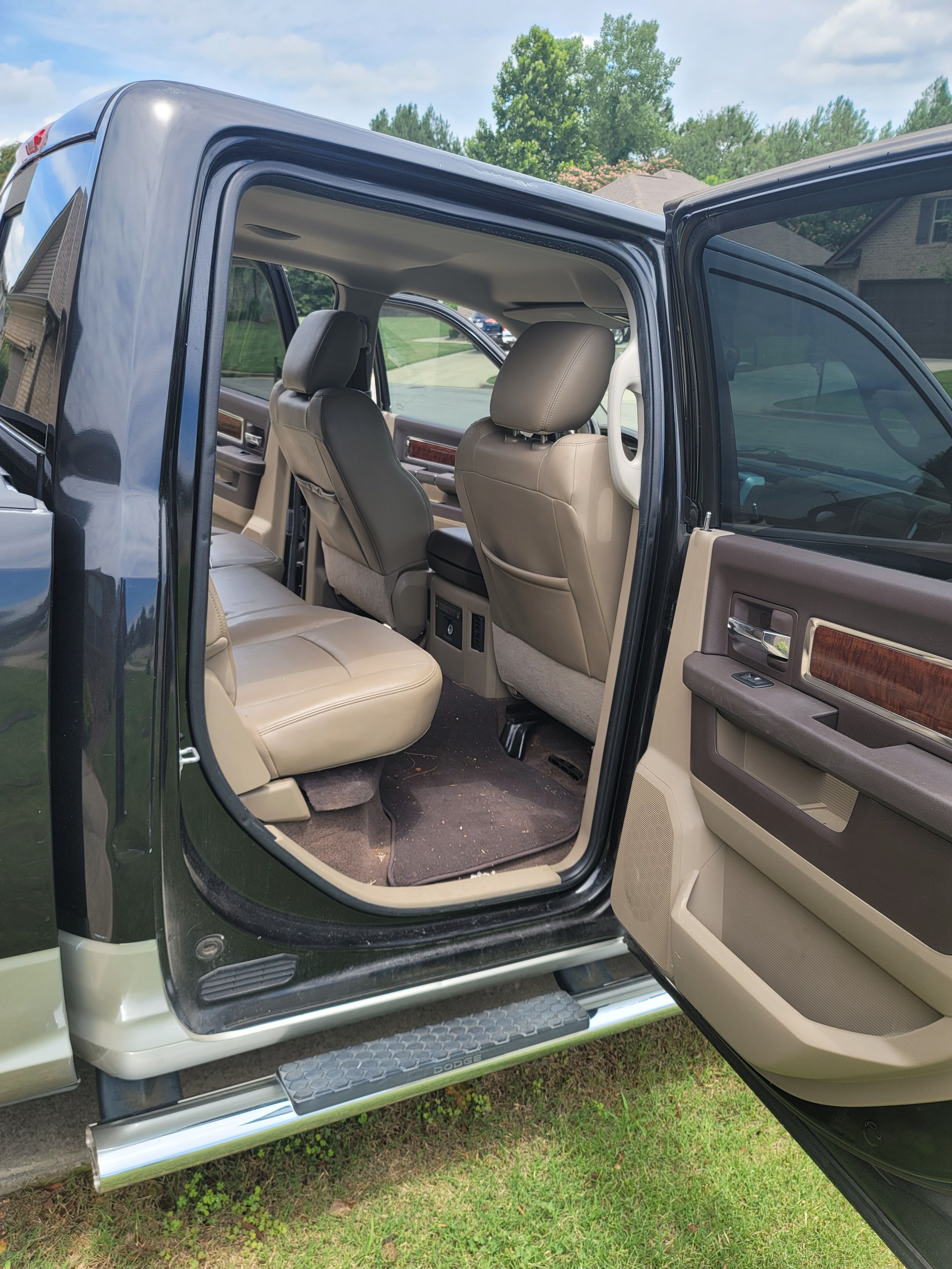 Used 2010 Dodge Ram 1500 Truck Laramie w/ Chrome Accents Group RWD image 18