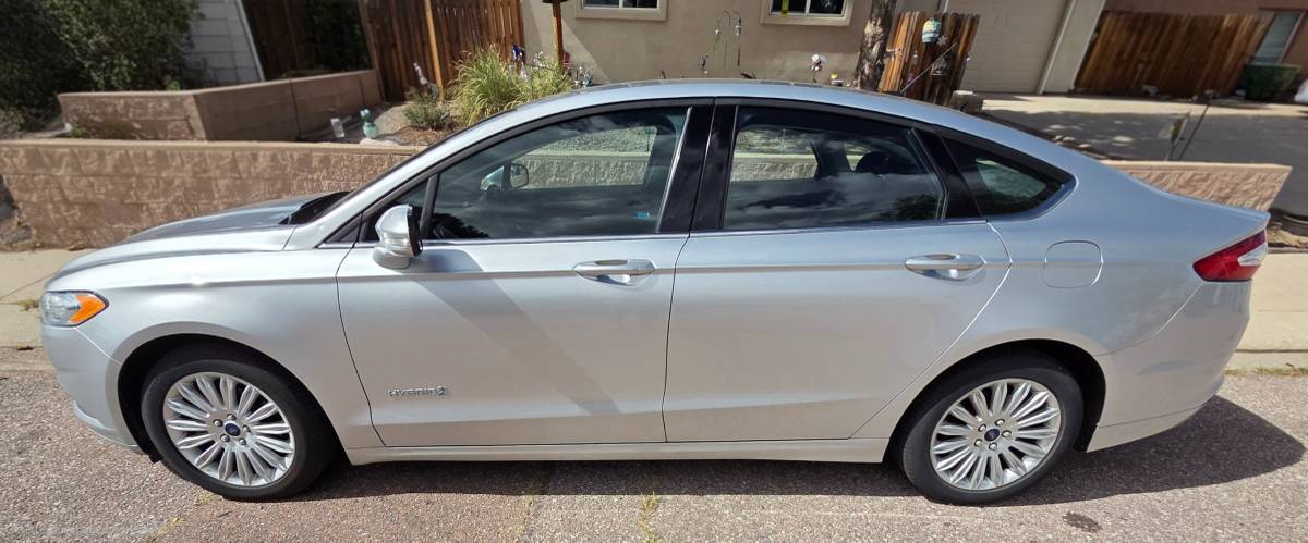 Used 2014 Ford Fusion SE FWD image 4