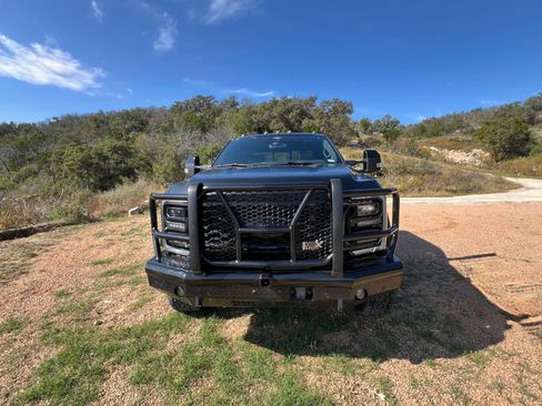 Used 2025 Ford F450 Platinum w/ FX4 Off-Road Package image 4
