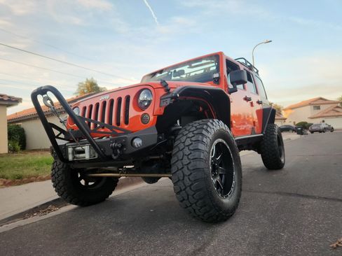 Used 2015 Jeep Wrangler Unlimited Rubicon w/ Connectivity Group image 2