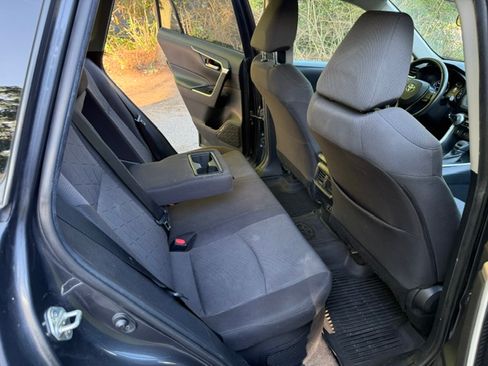 Used 2020 Toyota RAV4 XLE w/ XLE Grade Weather Package AWD/4WD image 6