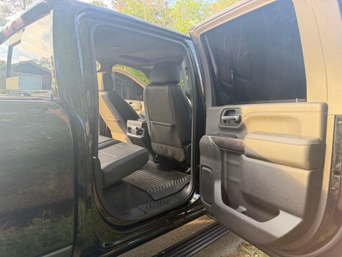 Used 2022 Chevrolet Silverado 2500 LTZ w/ LTZ Plus Package image 8