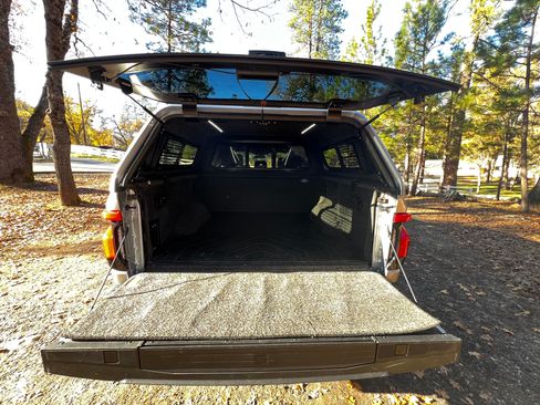 Used 2023 Ford F150 Lightning Platinum image 10