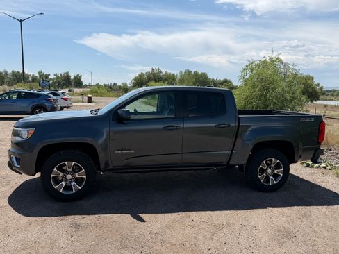 Used 2015 Chevrolet Colorado Z71 w/ LPO, Gearon Divider Package AWD/4WD image 8