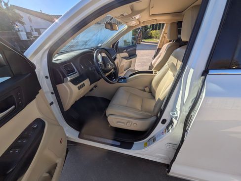 Used 2016 Toyota Highlander Limited image 6