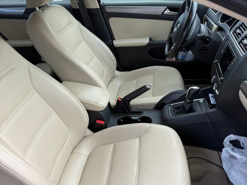 Used 2016 Volkswagen Jetta SE image 14