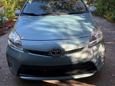 Used 2014 Toyota Prius Five image 18