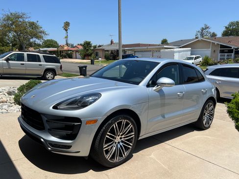 Used 2018 Porsche Macan Turbo image 30