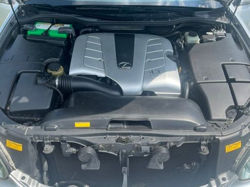 Used 2005 Lexus LS 430 w/ Premium Pkg RWD image 28