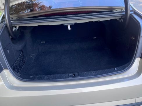 Used 2010 Mercedes-Benz E 350 E 350 Sedan 4D image 11