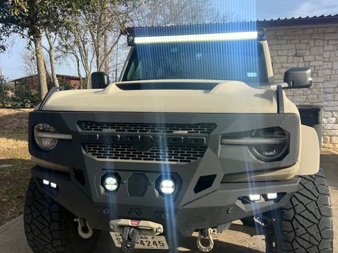 Used 2022 Ford Bronco Wildtrak image 12