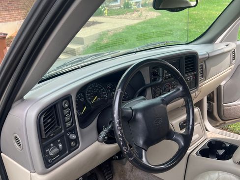 Used 2001 Chevrolet Suburban LT w/ LT Preferred Equipment Group image 8