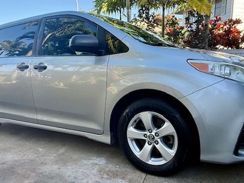 Used 2020 Toyota Sienna L image 5