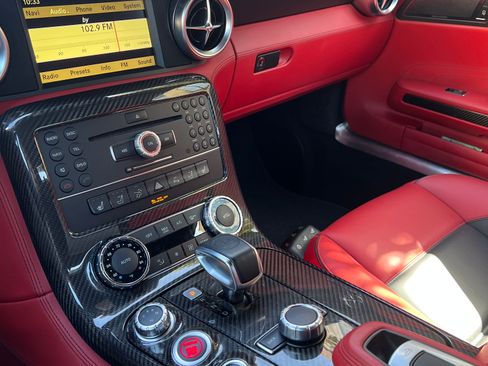 Used 2012 Mercedes-Benz SLS AMG Roadster image 4