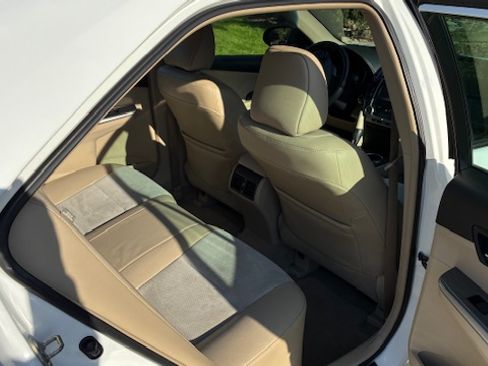 Used 2012 Toyota Camry XLE w/ Leather Pkg FWD image 13