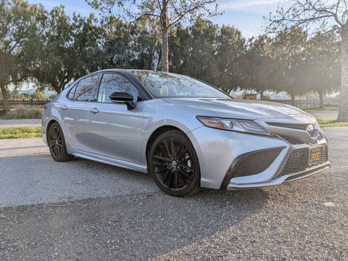 Used 2022 Toyota Camry XSE w/ Navigation Package image 2