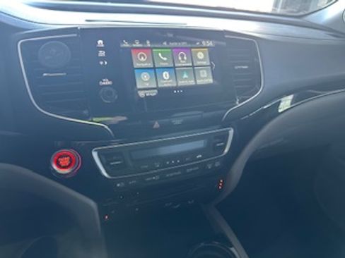 Used 2019 Honda Pilot Touring image 11