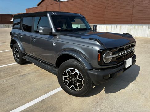 Used 2023 Ford Bronco Outer Banks AWD/4WD image 13